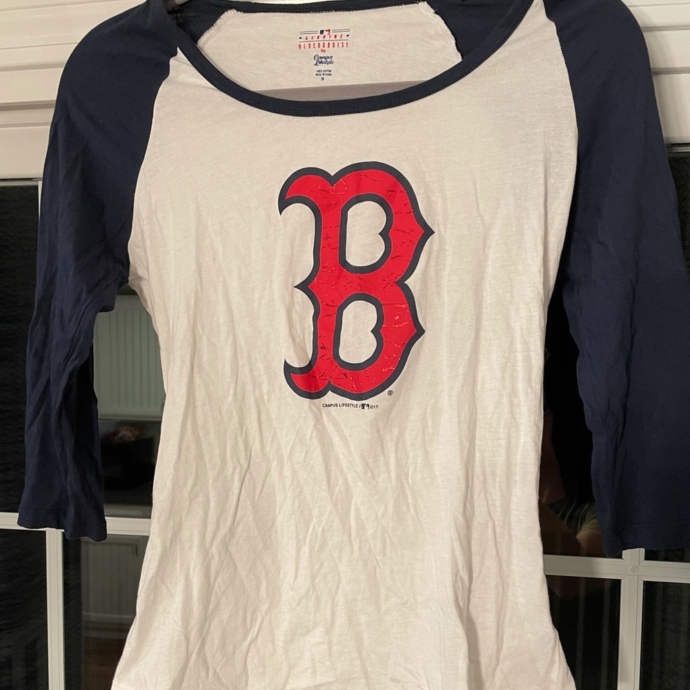 Quarter sleeve Boston Red Sox shirt